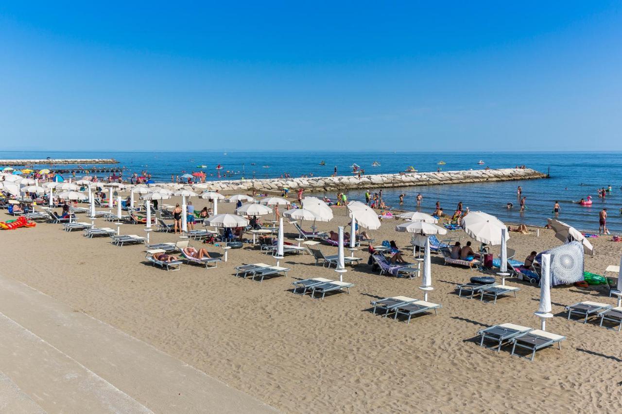Pioppi Lido Altanea Apartment Каорле Екстериор снимка